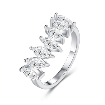 Bague demi-jonc en moissanite marquise : pierres marquise pavées de feu - Sertissage à griffes sécurisé - Design asymétrique élégant - Élégance féminine