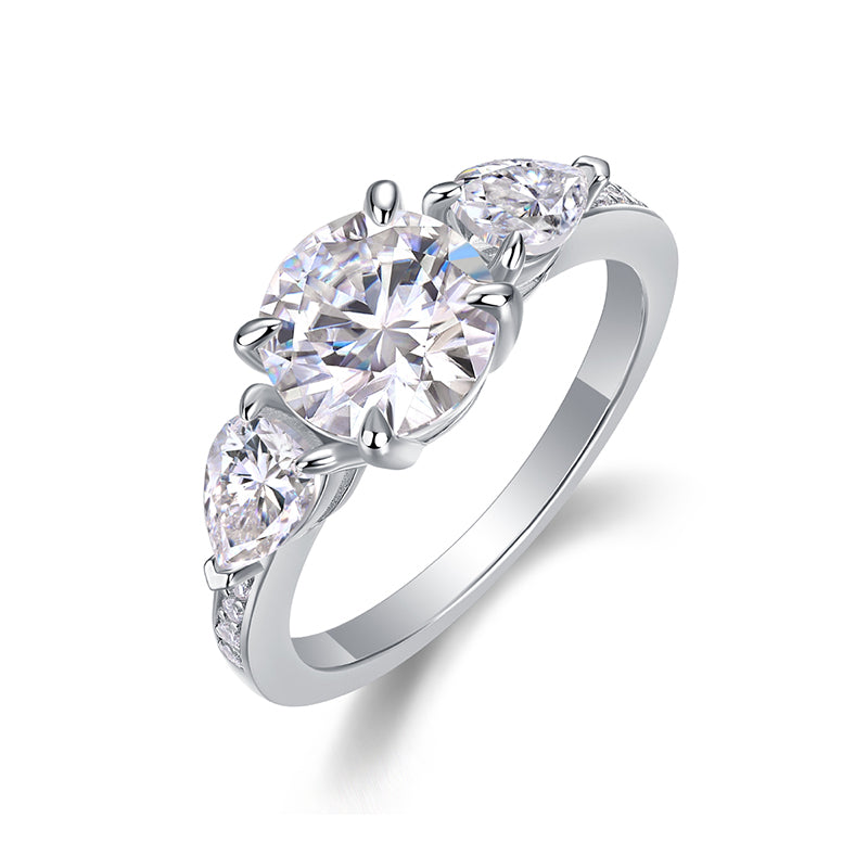 Bague moissanite 3 pierres | Centre rond avec pierres latérales en forme de poire, design creux - Bijou de fiançailles élégant et intemporel