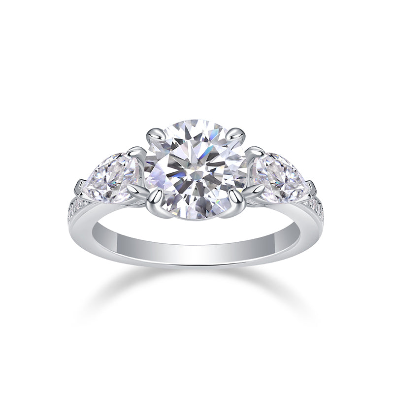 Bague moissanite 3 pierres | Centre rond avec pierres latérales en forme de poire, design creux - Bijou de fiançailles élégant et intemporel
