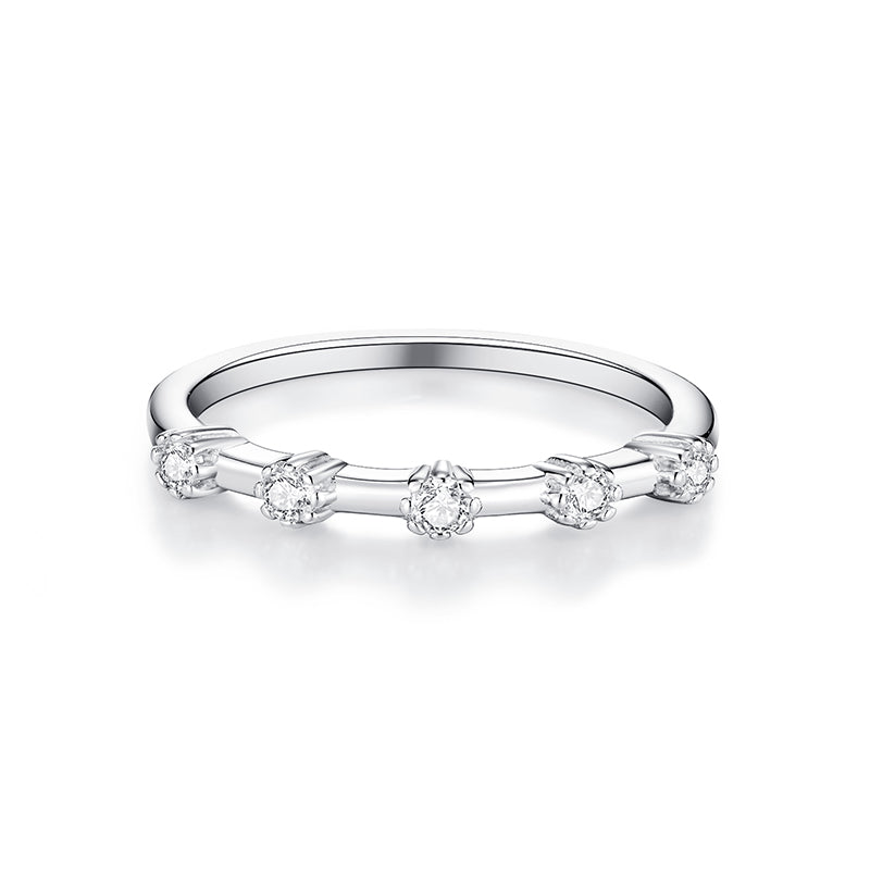 Bague en moissanite micro-pavée – Éclat luxueux, monture sécurisée, empilage délicat pour femme